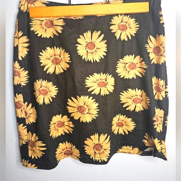Two Piece Sunflower Halter Top Skirt Set - Picture 2 of 5